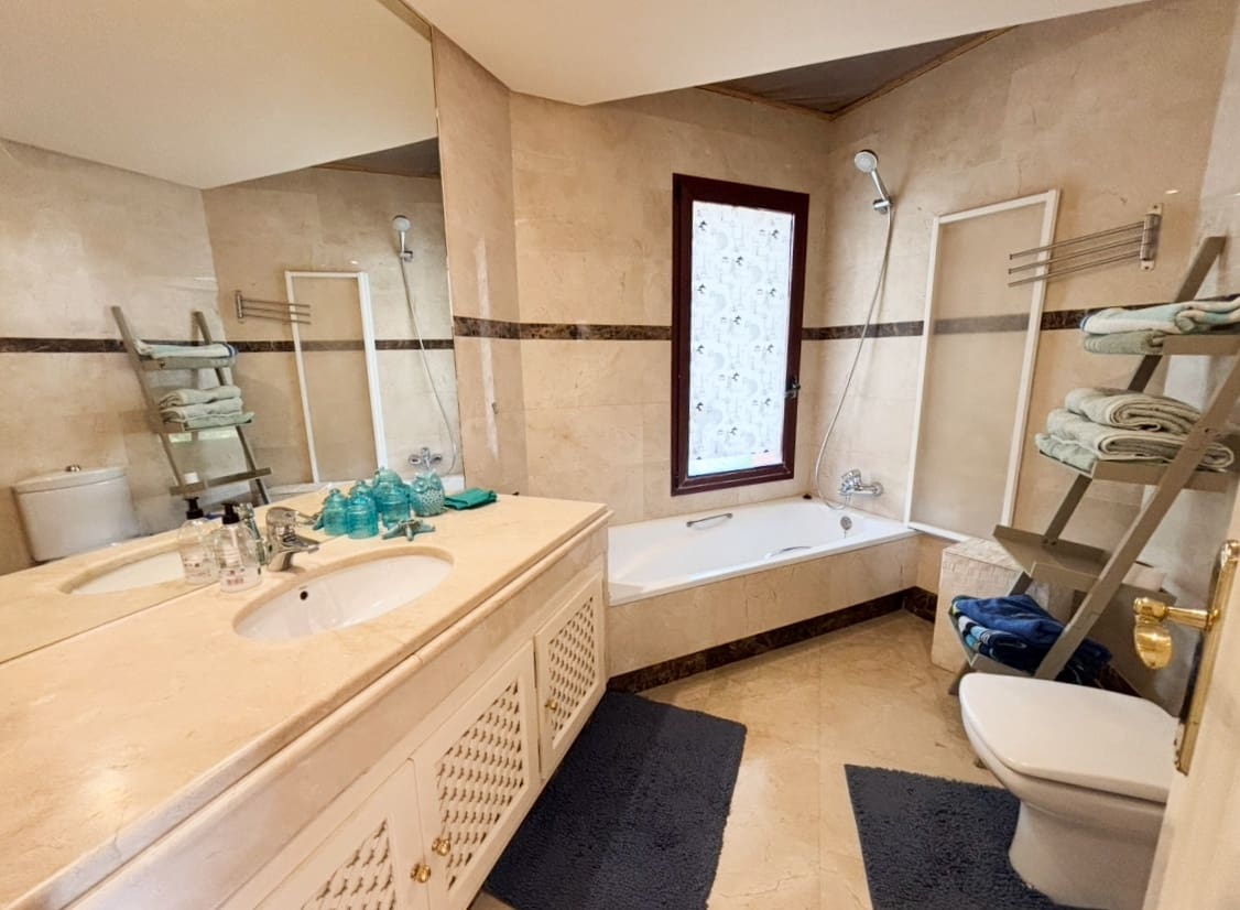 3 soveværelse Penthouse til leje i Marbella med swimmingpool - € 4.500 (Ref: 9252286)