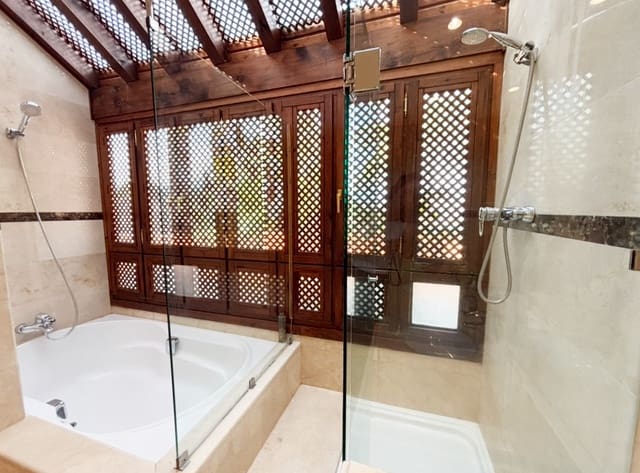 3 sypialnia Penthouse do wynajęcia w Marbella z basenem - 4 500 € (Ref: 9252286)