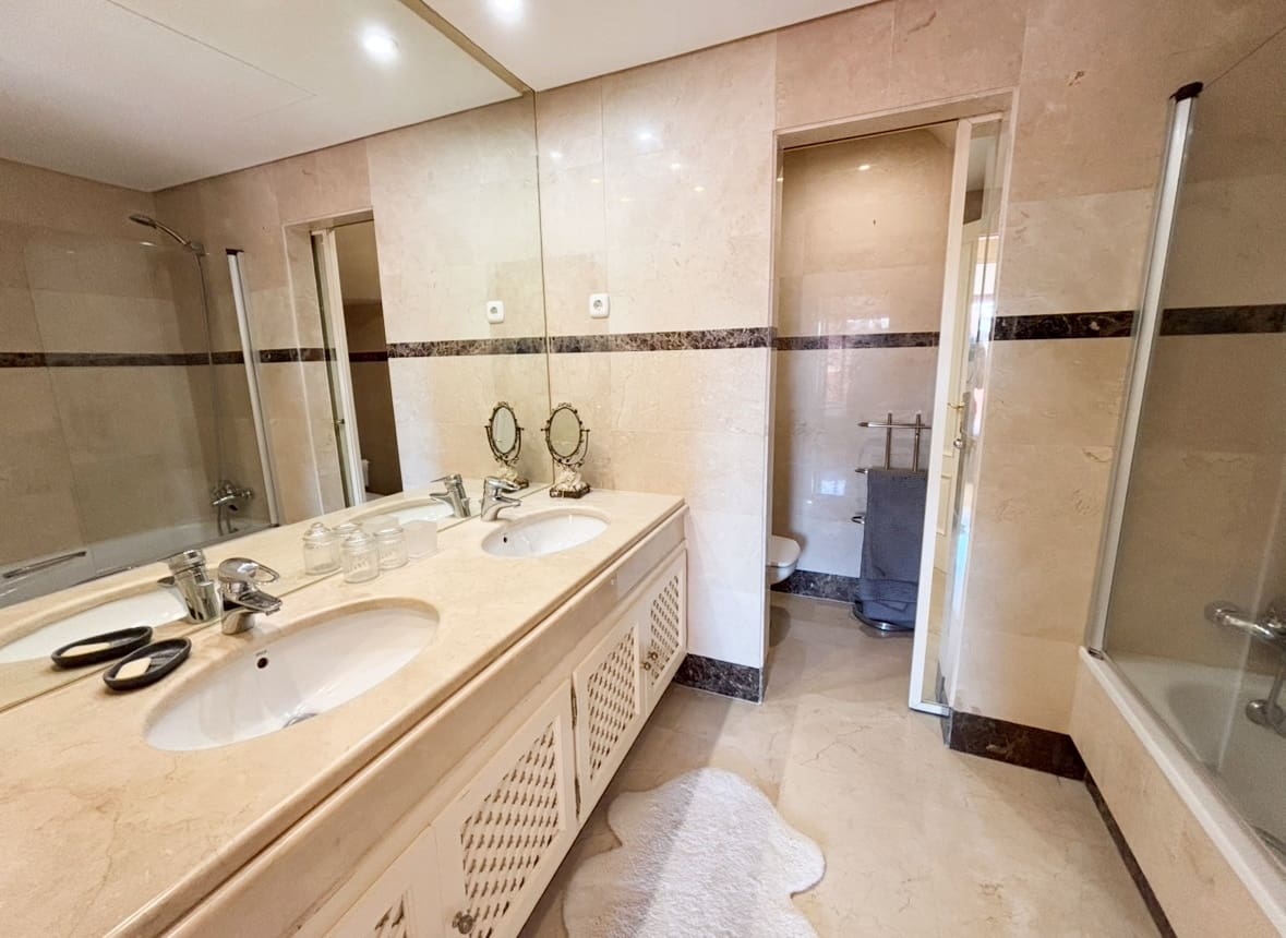 3 soveværelse Penthouse til leje i Marbella med swimmingpool - € 4.500 (Ref: 9252286)