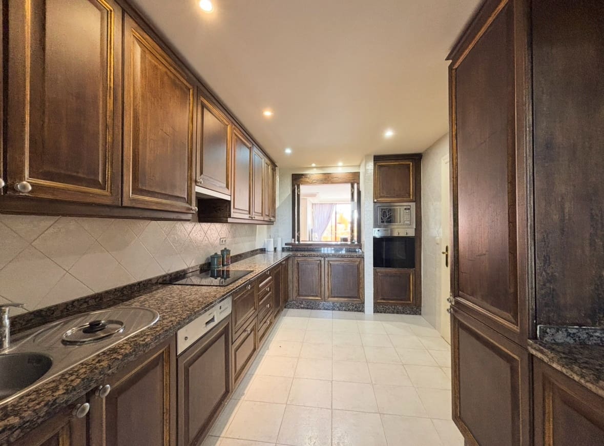 3 soveværelse Penthouse til leje i Marbella med swimmingpool - € 4.500 (Ref: 9252286)