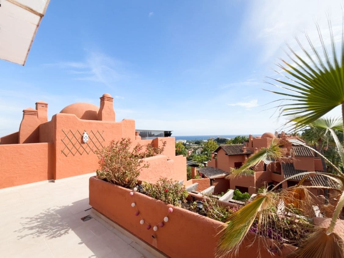 3 makuuhuone Kattohuoneisto vuokrattavana paikassa Marbella mukana uima-altaan 
autotalli - 4 500 € (Ref: 9252286)