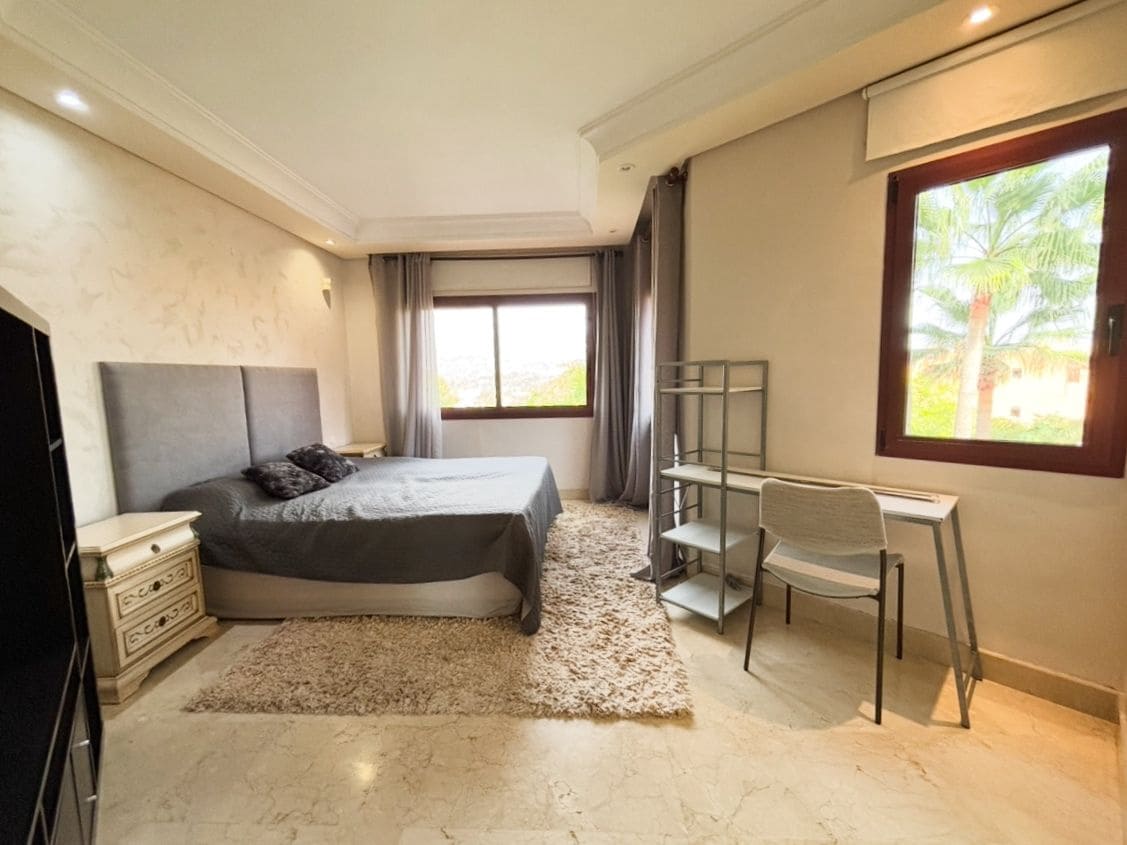 3 makuuhuone Kattohuoneisto vuokrattavana paikassa Marbella mukana uima-altaan 
autotalli - 4 500 € (Ref: 9252286)