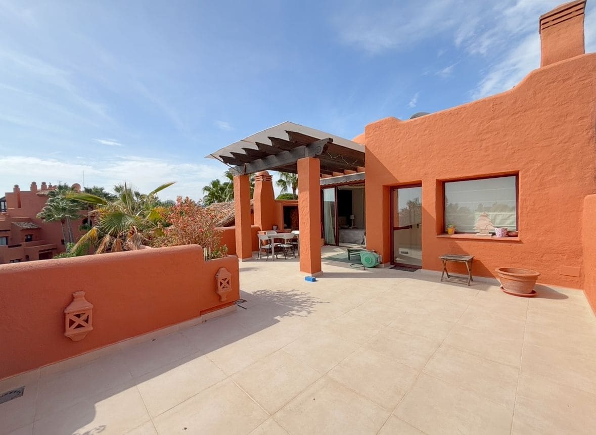 3 makuuhuone Kattohuoneisto vuokrattavana paikassa Marbella mukana uima-altaan 
autotalli - 4 500 € (Ref: 9252286)