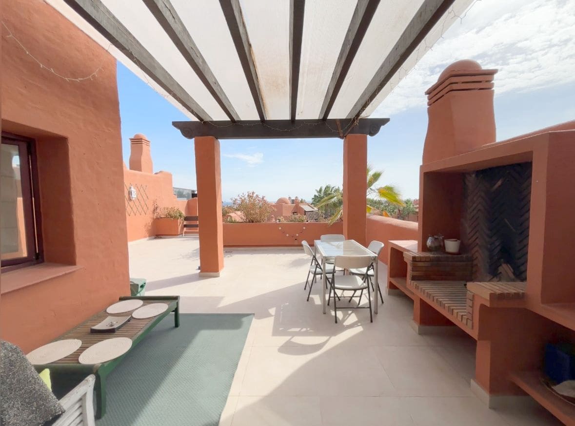 3 makuuhuone Kattohuoneisto vuokrattavana paikassa Marbella mukana uima-altaan 
autotalli - 4 500 € (Ref: 9252286)