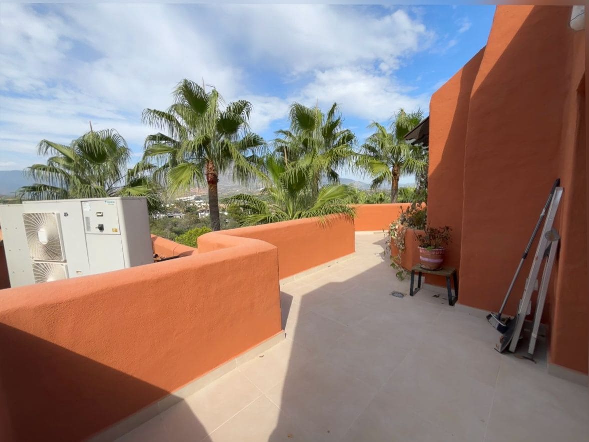 3 makuuhuone Kattohuoneisto vuokrattavana paikassa Marbella mukana uima-altaan 
autotalli - 4 500 € (Ref: 9252286)