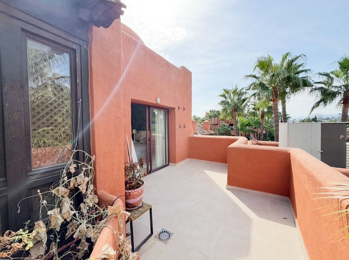 3 makuuhuone Kattohuoneisto vuokrattavana paikassa Marbella mukana uima-altaan 
autotalli - 4 500 € (Ref: 9252286)