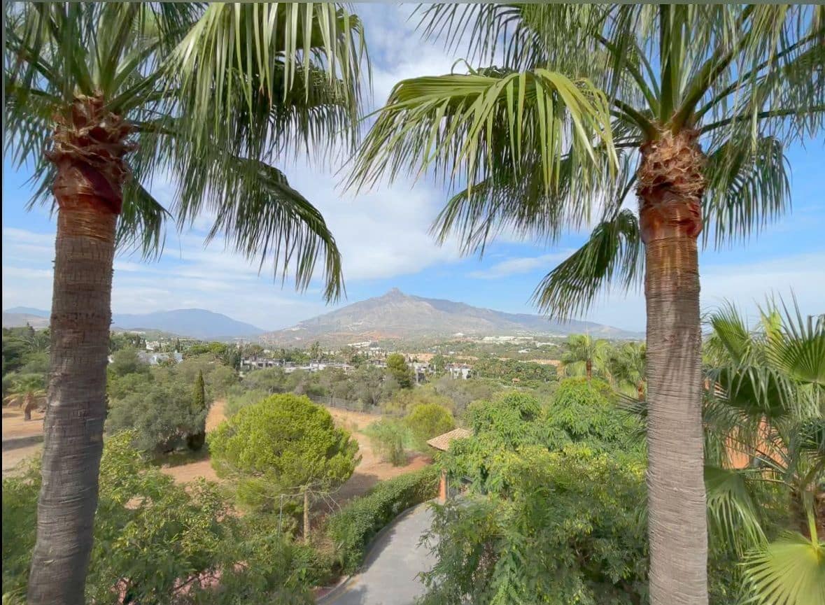 3 makuuhuone Kattohuoneisto vuokrattavana paikassa Marbella mukana uima-altaan 
autotalli - 4 500 € (Ref: 9252286)