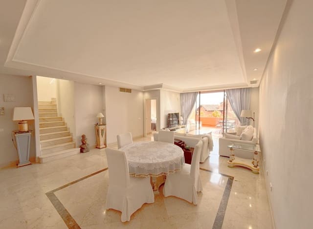 3 quarto Penthouse para arrendar em Marbella com piscina garagem - 4 500 € (Ref: 9252286)