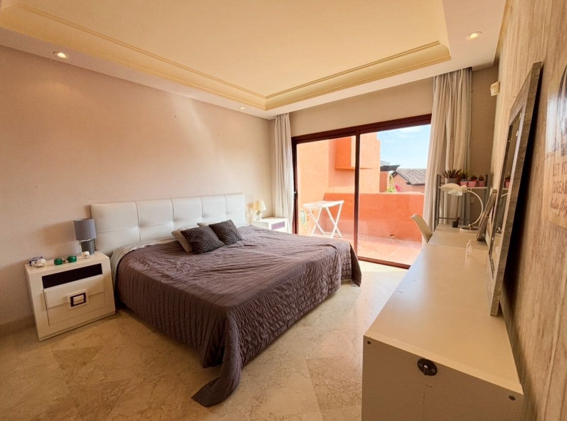 3 soveværelse Penthouse til leje i Marbella med swimmingpool garage - € 4.500 (Ref: 9252286)