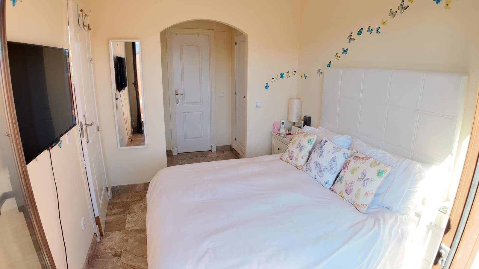 Piso de 2 habitaciones en Estepona en venta con piscina - 320.000 € (Ref: 9264357)