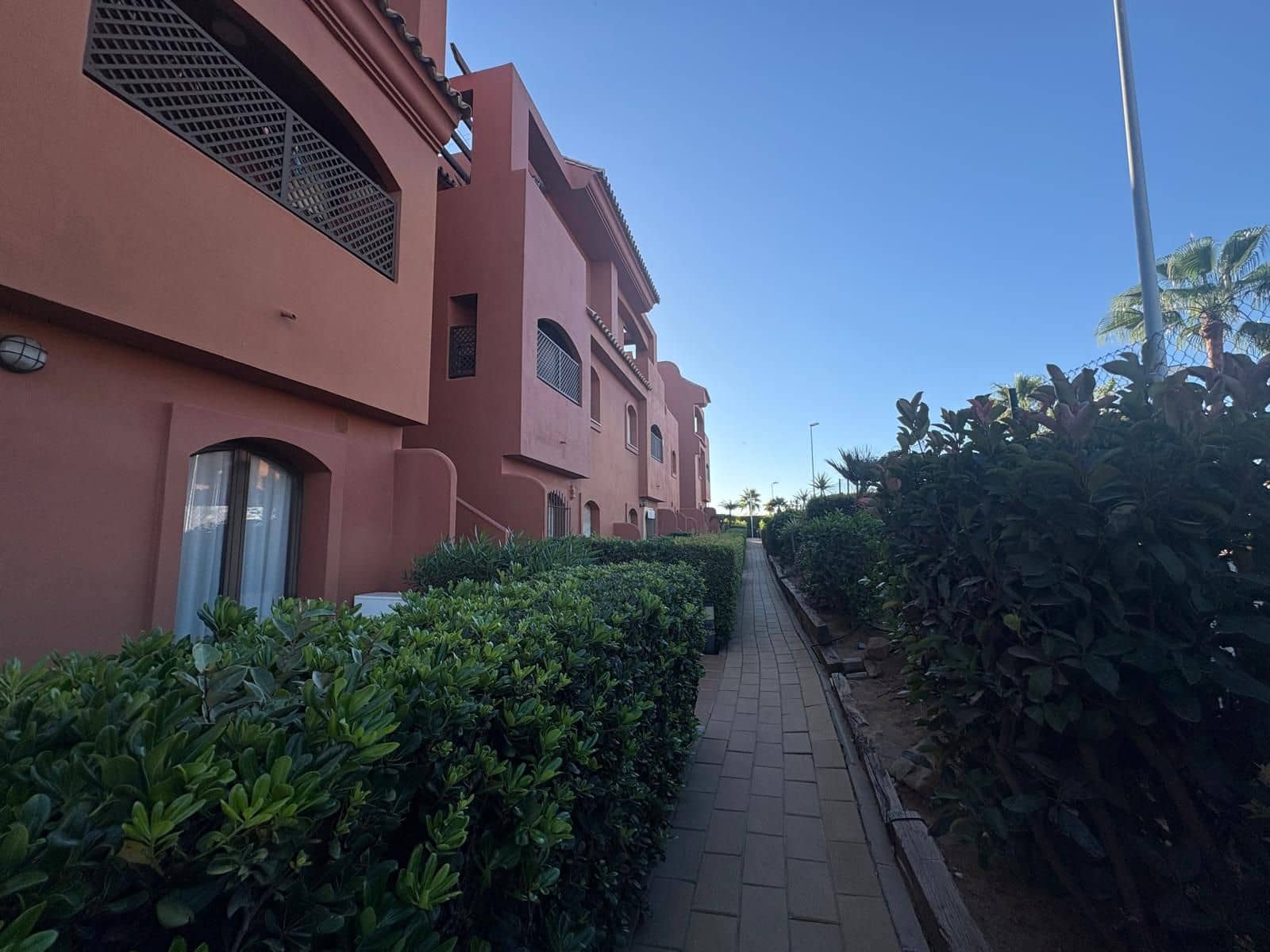 Piso de 2 habitaciones en Estepona en venta con piscina - 320.000 € (Ref: 9264357)