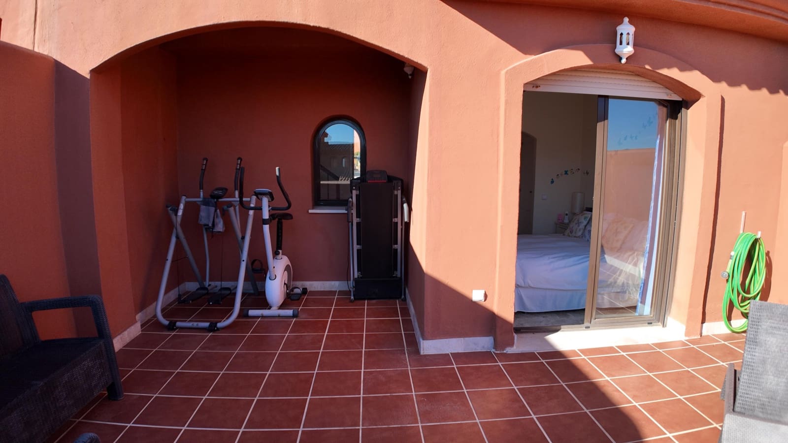 Piso de 2 habitaciones en Estepona en venta con piscina - 320.000 € (Ref: 9264357)