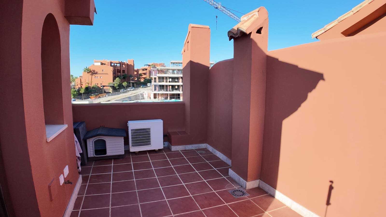 Piso de 2 habitaciones en Estepona en venta con piscina - 320.000 € (Ref: 9264357)