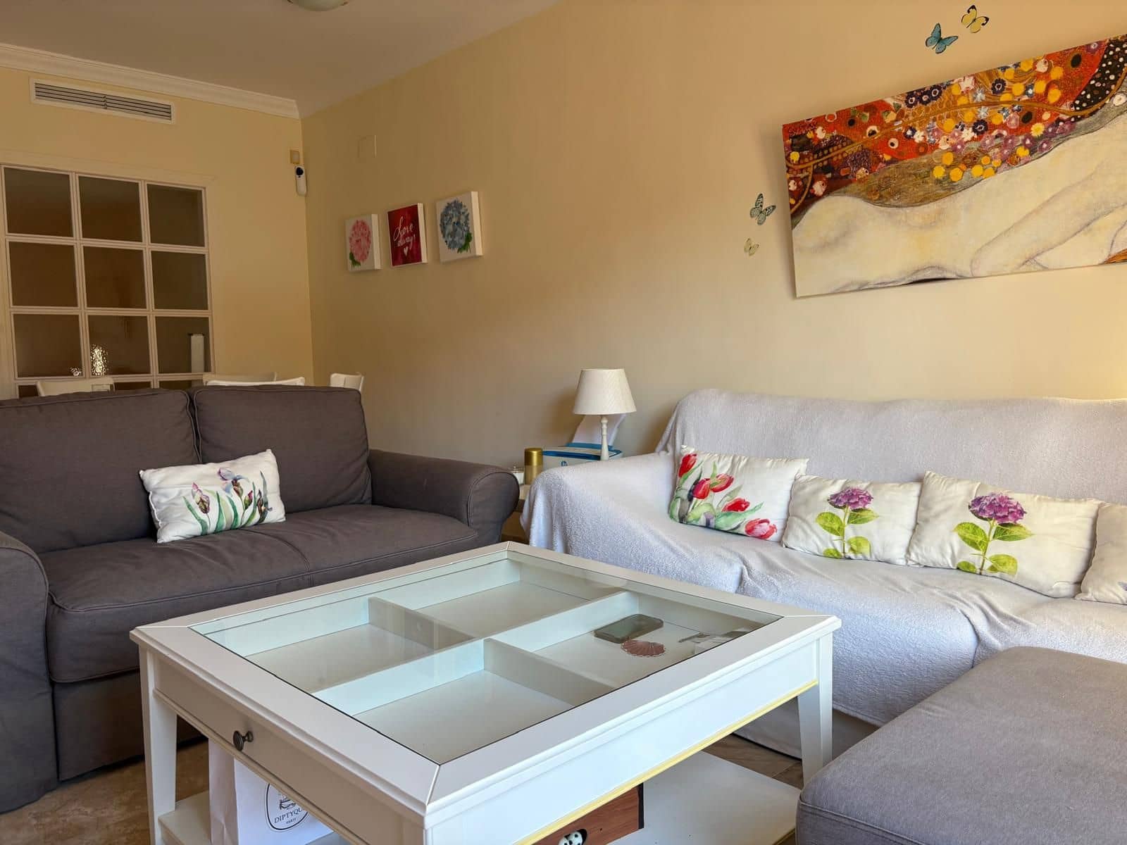 Piso de 2 habitaciones en Estepona en venta con piscina - 320.000 € (Ref: 9264357)