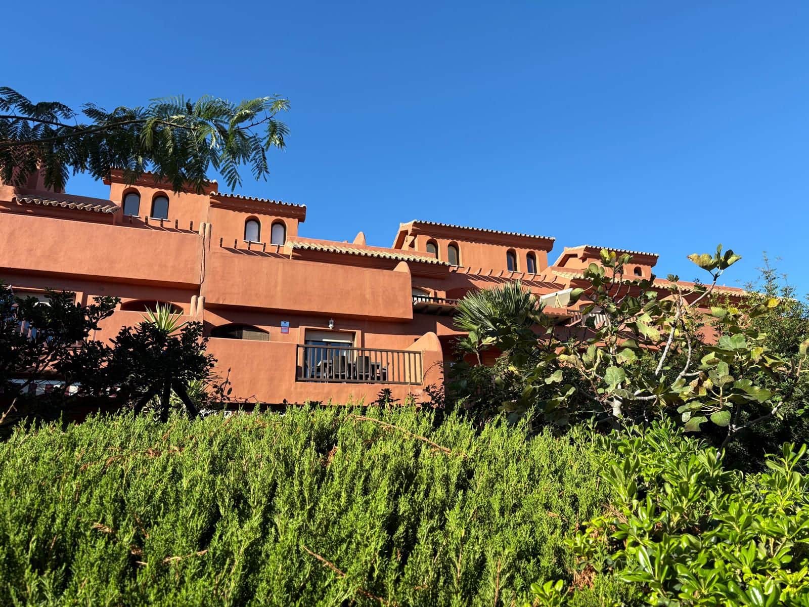 Piso de 2 habitaciones en Estepona en venta con piscina - 320.000 € (Ref: 9264357)