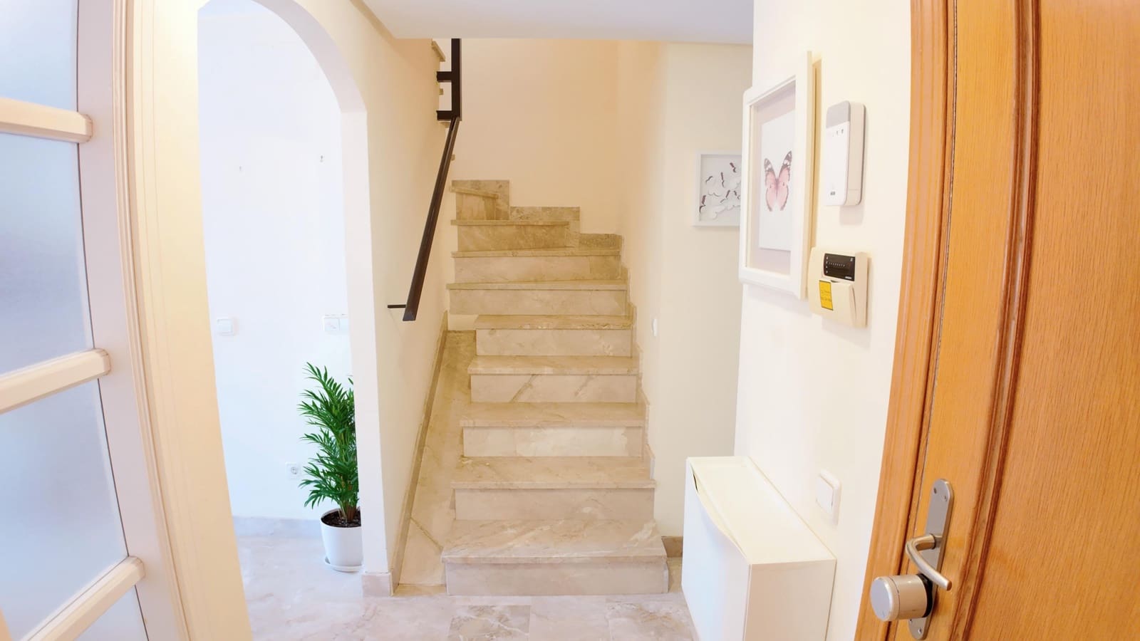 Piso de 2 habitaciones en Estepona en venta con piscina - 320.000 € (Ref: 9264357)