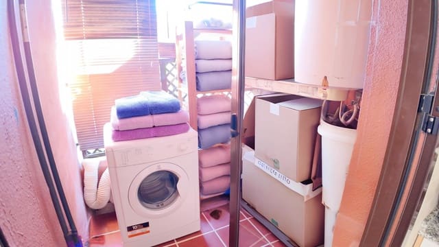 Piso de 2 habitaciones en Estepona en venta con piscina - 320.000 € (Ref: 9264357)