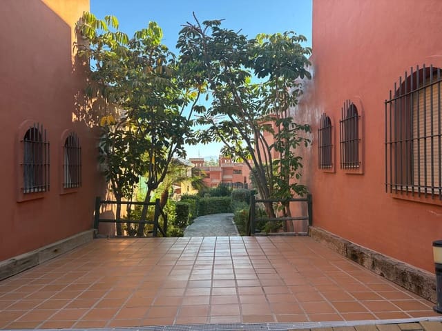 2 bedroom Flat for sale in Estepona with pool - € 310,000 (Ref: 9264357)