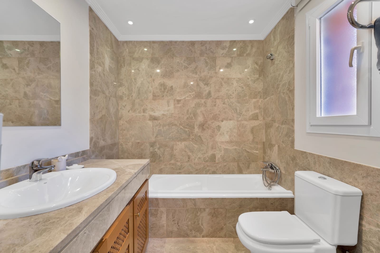 5 makuuhuone Paritalo vuokrattavana paikassa Marbella mukana uima-altaan - 4 900 € (Ref: 9269969)