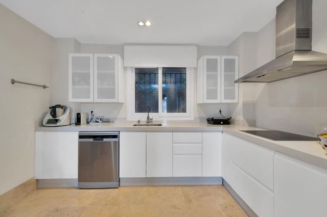 5 makuuhuone Paritalo vuokrattavana paikassa Santa Clara, Marbella mukana uima-altaan 
autotalli - 4 900 € (Ref: 9269969)