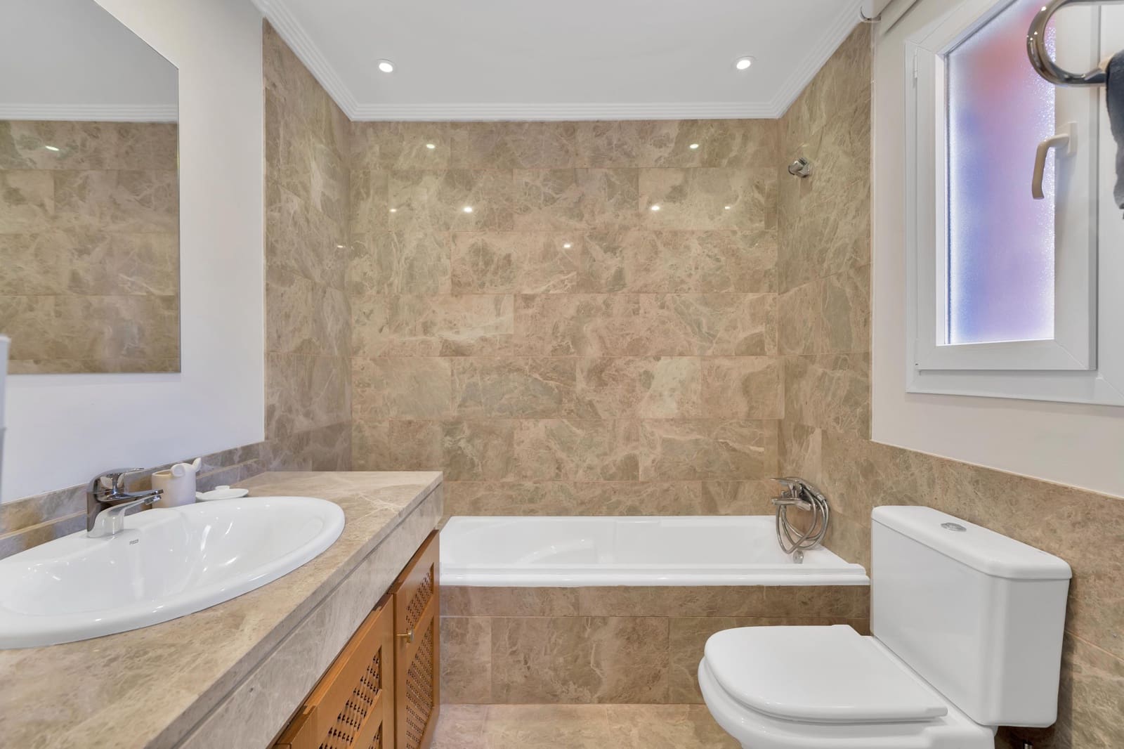 5 bedroom Semi-detached Villa for rent in Marbella with pool garage - € 4,900 (Ref: 9269969)