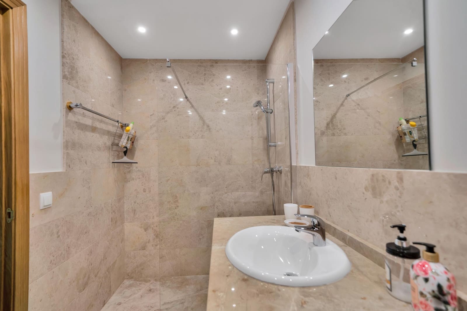 5 bedroom Semi-detached Villa for rent in Marbella with pool garage - € 4,900 (Ref: 9269969)