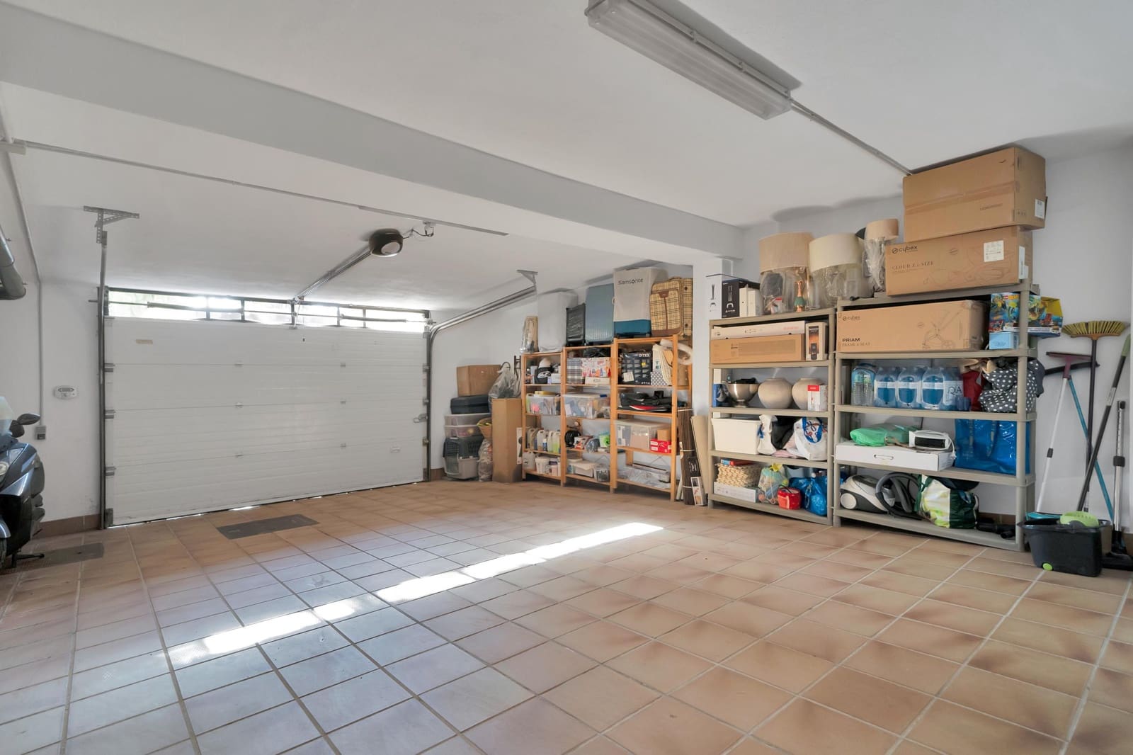 5 bedroom Semi-detached Villa for rent in Marbella with pool garage - € 4,900 (Ref: 9269969)