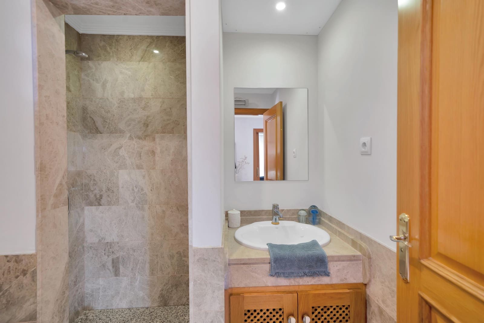 5 bedroom Semi-detached Villa for rent in Marbella with pool garage - € 4,900 (Ref: 9269969)
