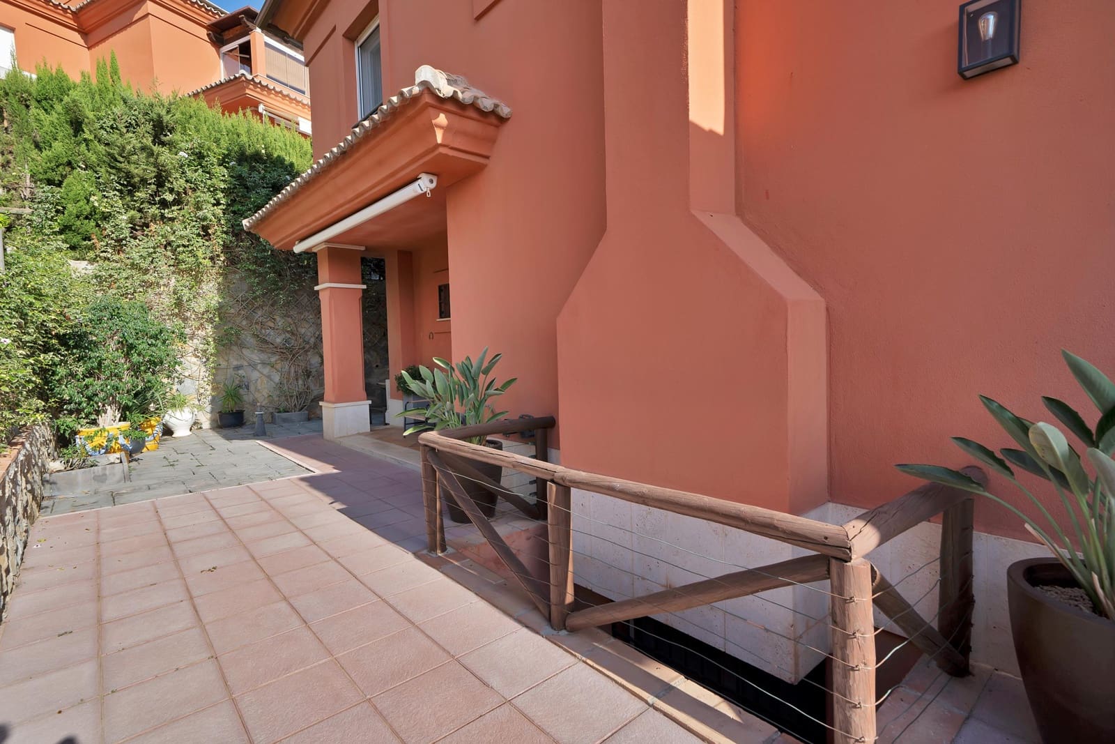 5 bedroom Semi-detached Villa for rent in Marbella with pool garage - € 4,900 (Ref: 9269969)