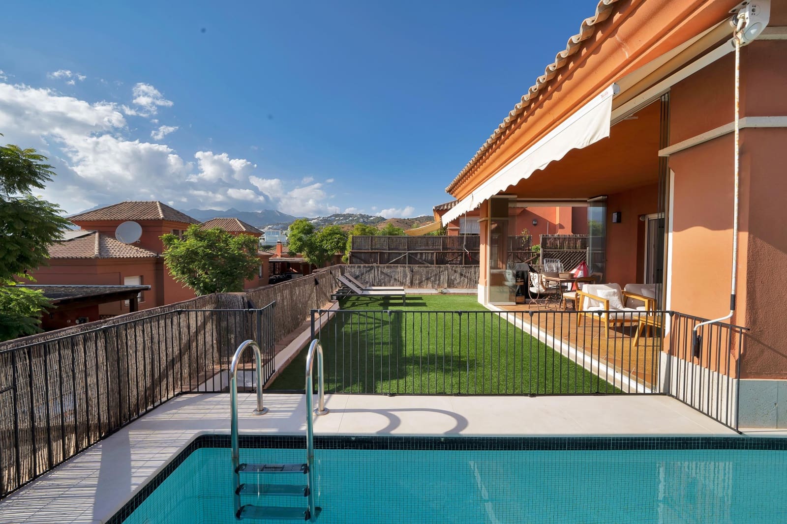 5 bedroom Semi-detached Villa for rent in Marbella with pool garage - € 4,900 (Ref: 9269969)