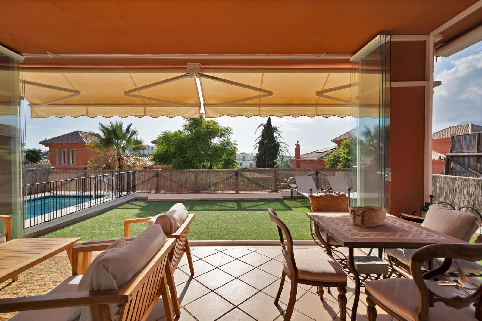 5 bedroom Semi-detached Villa for rent in Marbella with pool garage - € 4,900 (Ref: 9269969)