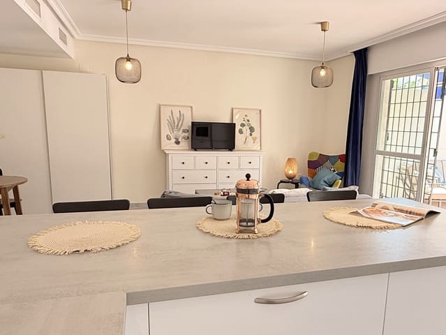 3 bedroom Apartment for sale in Puerto Banus, Marbella with pool - € 430,000 (Ref: 9272475)