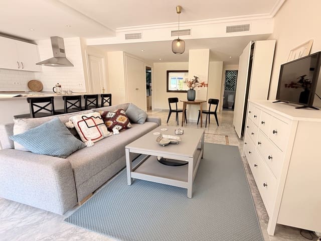 3 bedroom Apartment for sale in Puerto Banus, Marbella with pool - € 430,000 (Ref: 9272475)