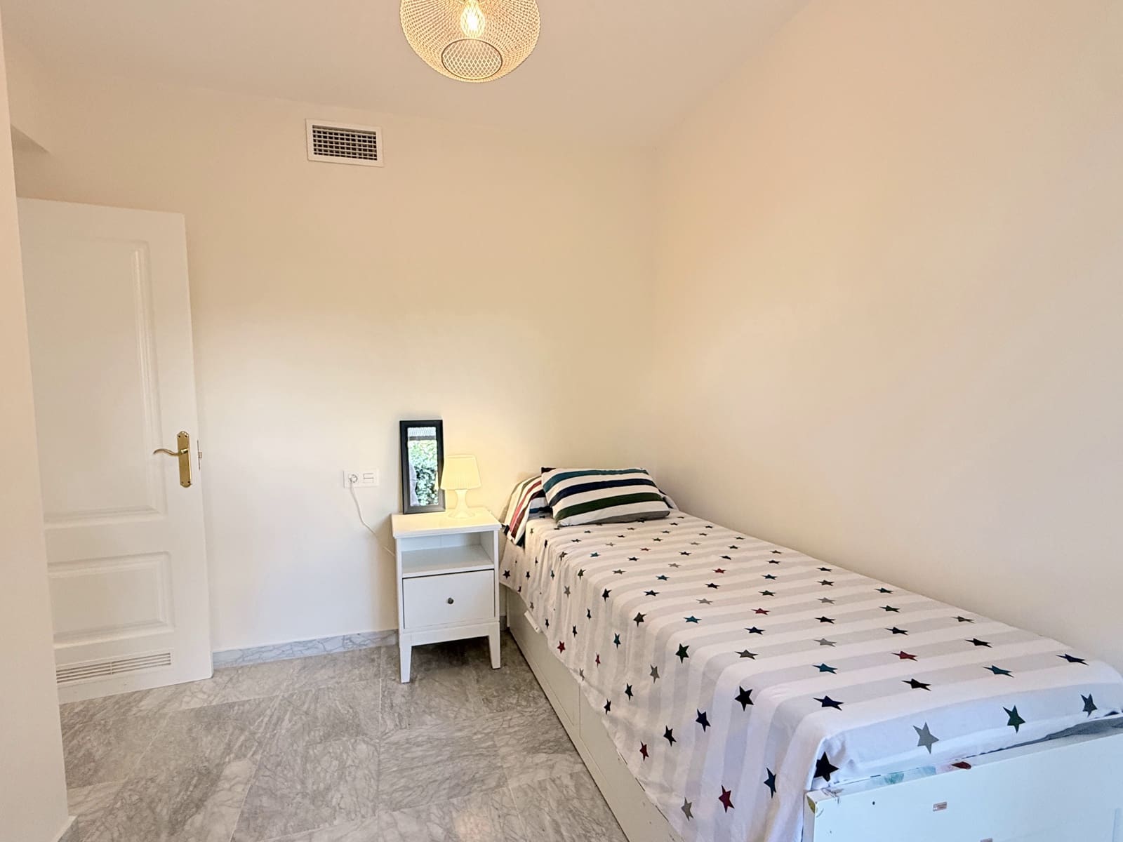 3 bedroom Apartment for sale in Puerto Banus with pool - € 430,000 (Ref: 9272475)