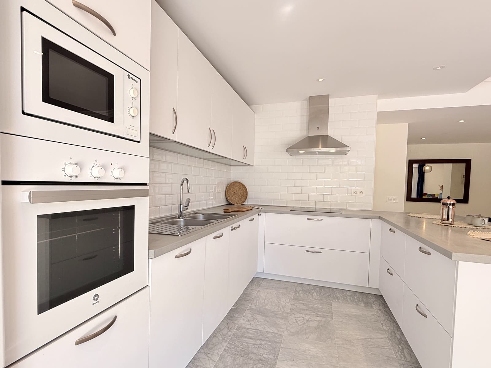 3 bedroom Apartment for sale in Puerto Banus with pool - € 430,000 (Ref: 9272475)