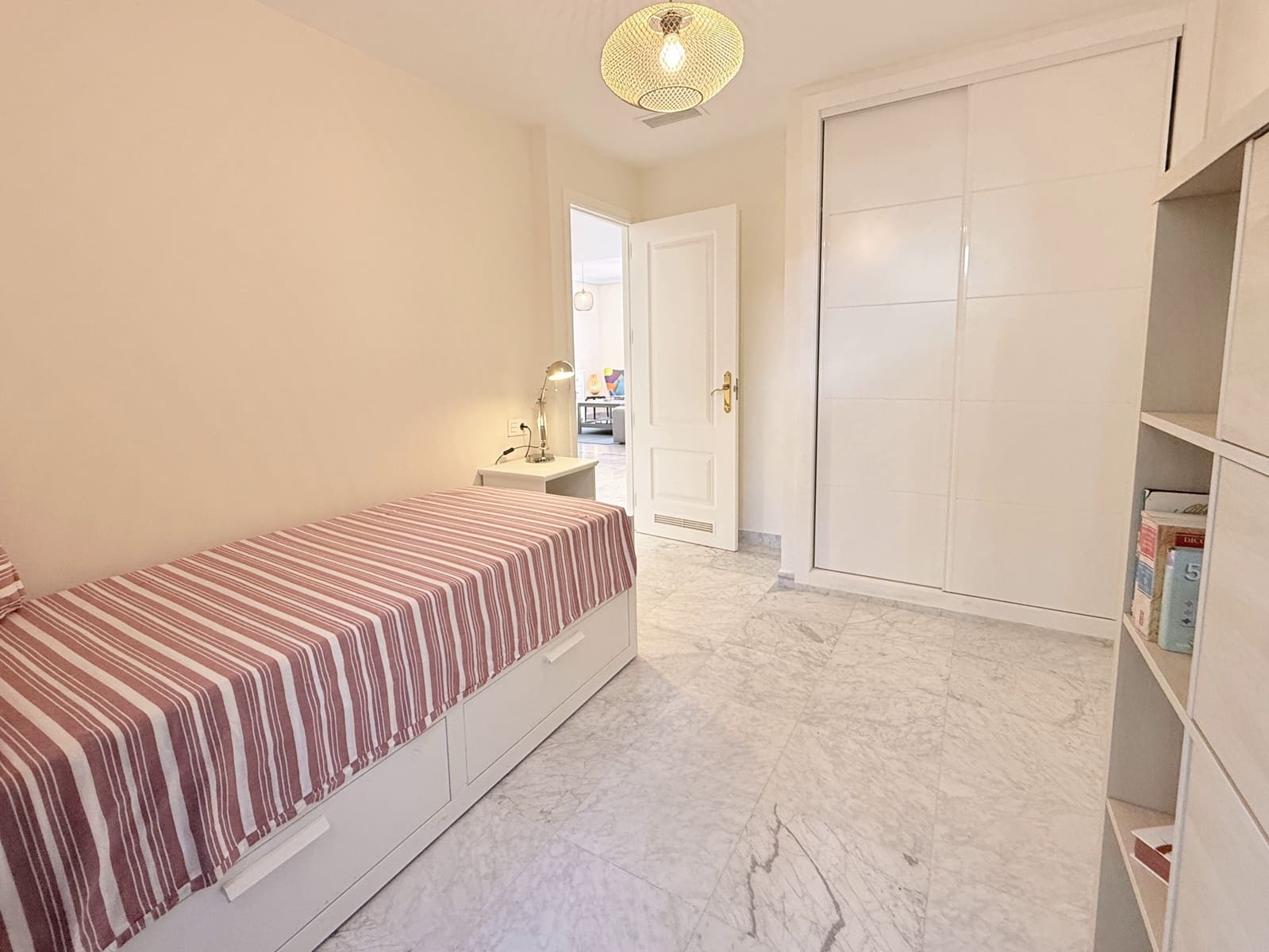 3 bedroom Apartment for sale in Puerto Banus with pool - € 430,000 (Ref: 9272475)