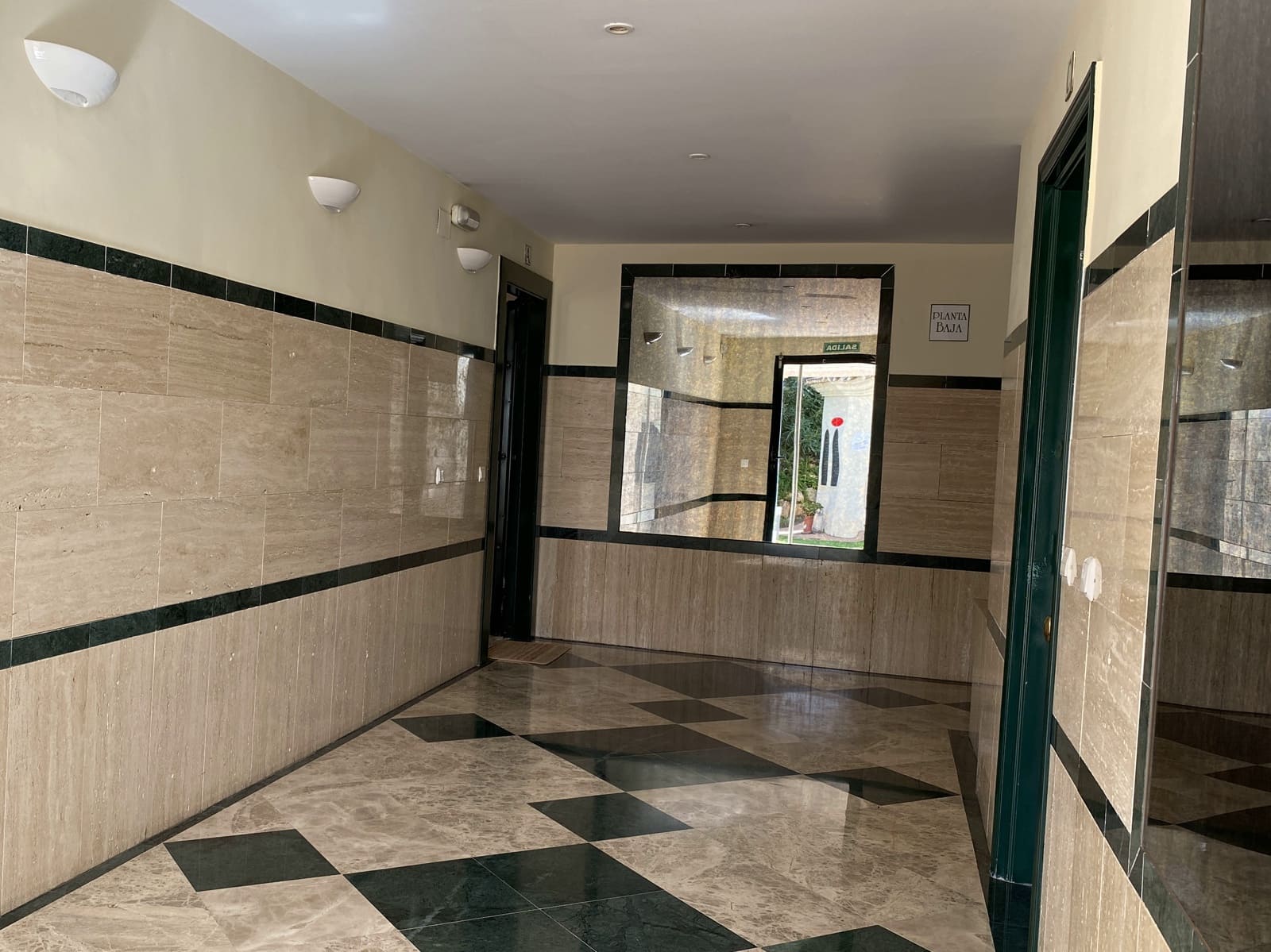 3 bedroom Apartment for sale in Puerto Banus with pool - € 430,000 (Ref: 9272475)