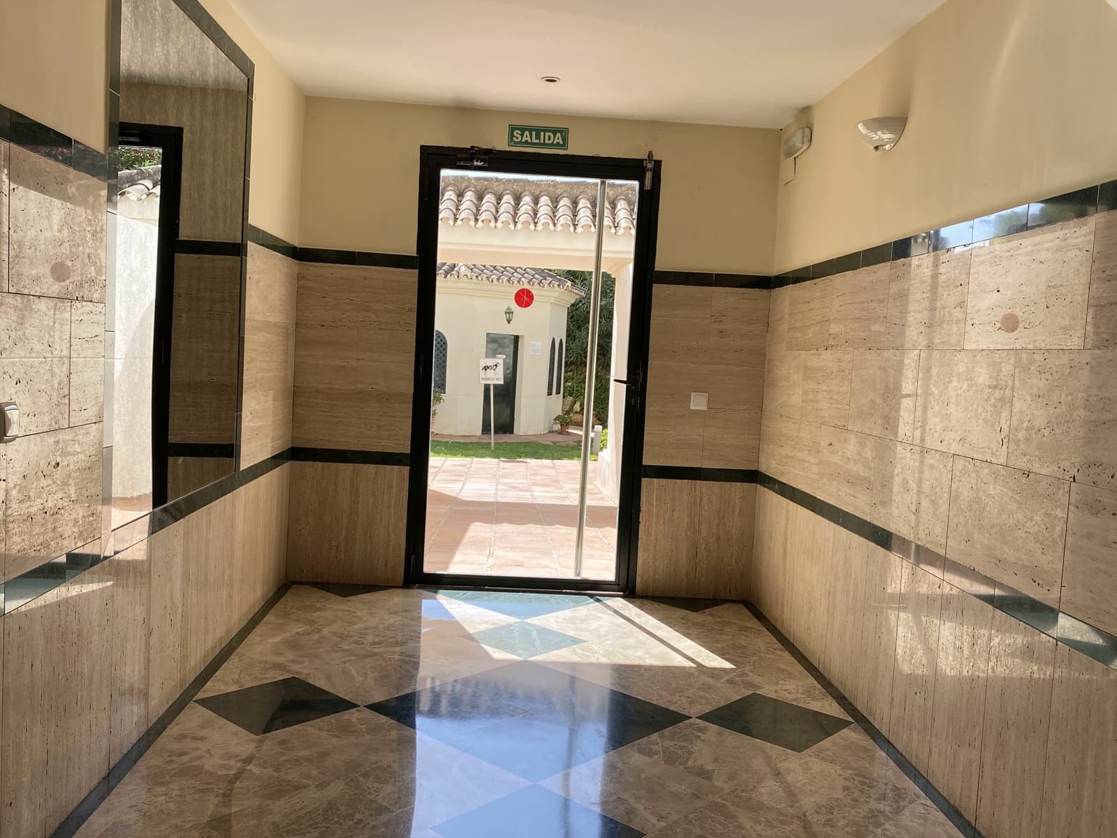 3 bedroom Apartment for sale in Puerto Banus with pool - € 430,000 (Ref: 9272475)