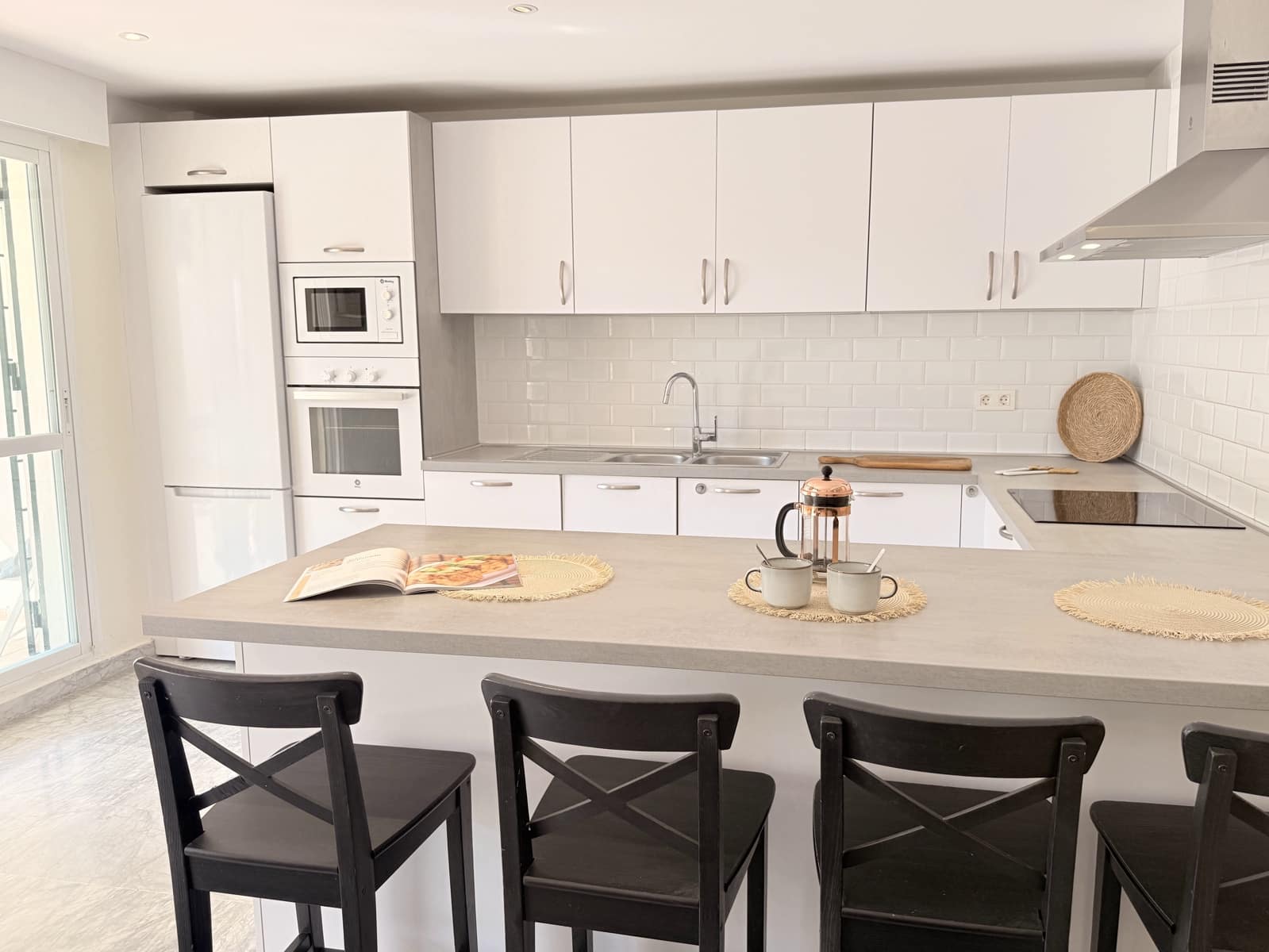 3 bedroom Apartment for sale in Puerto Banus with pool - € 430,000 (Ref: 9272475)