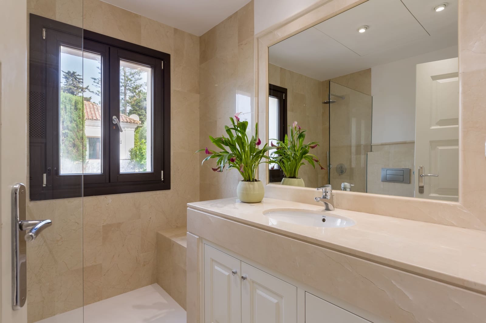 5 bedroom Villa for rent in New Golden Mile with pool - € 12,500 (Ref: 9276527)