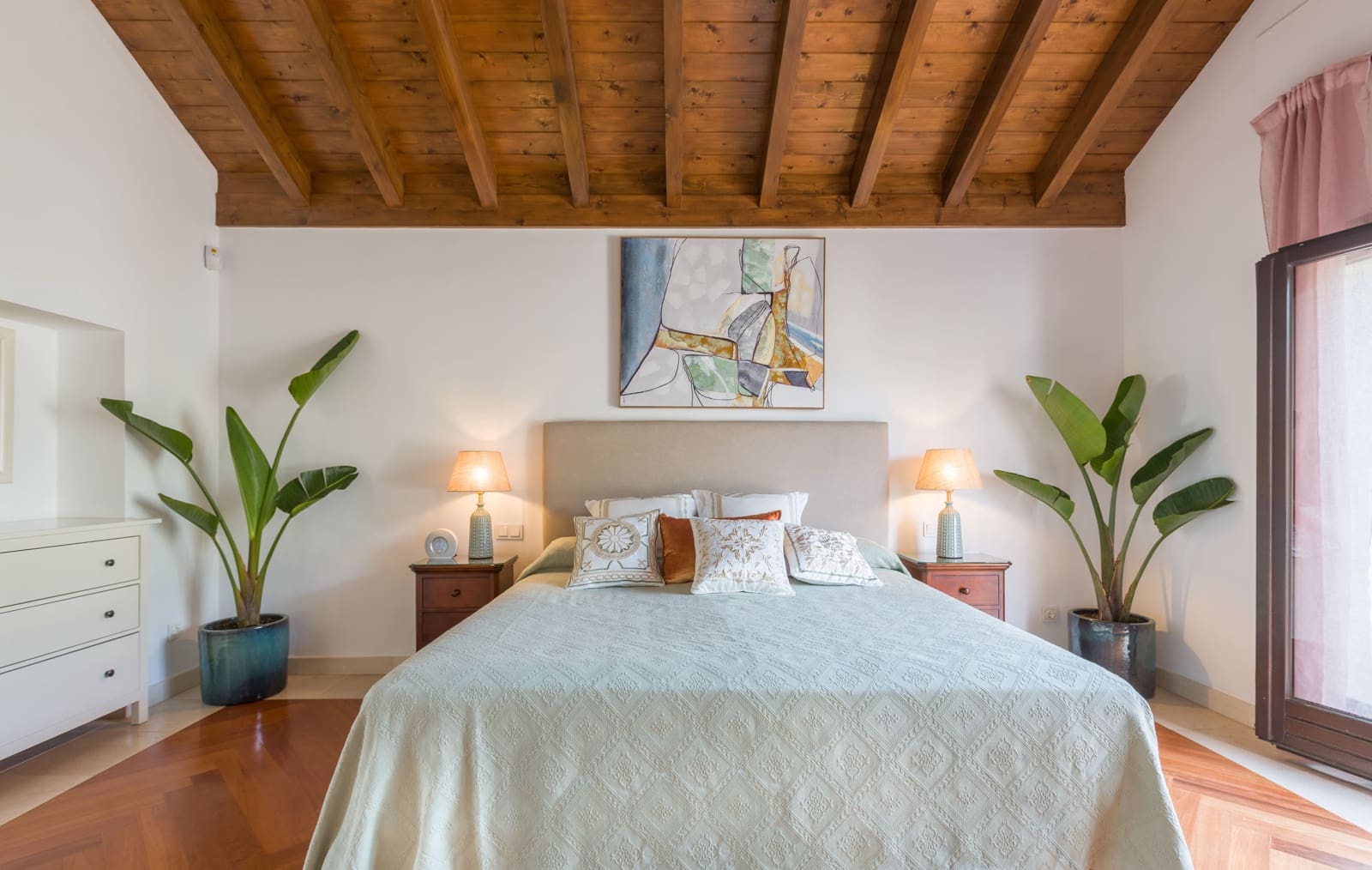 5 bedroom Villa for rent in New Golden Mile with pool - € 12,500 (Ref: 9276527)