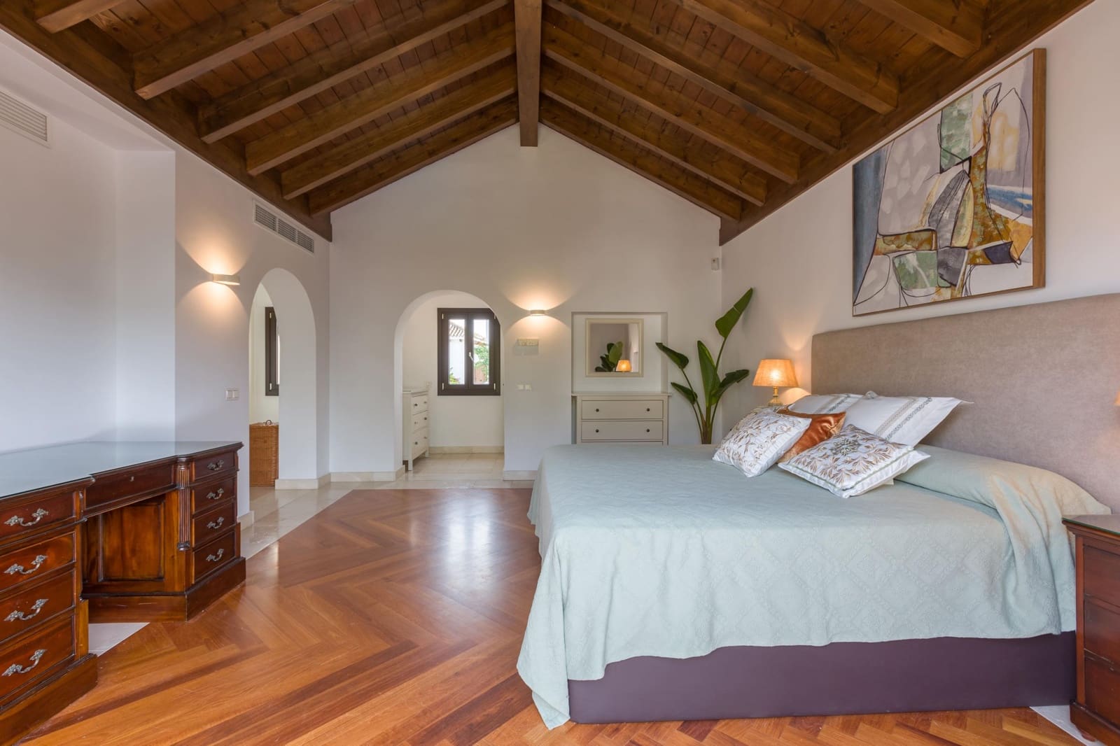 5 bedroom Villa for rent in New Golden Mile with pool - € 12,500 (Ref: 9276527)