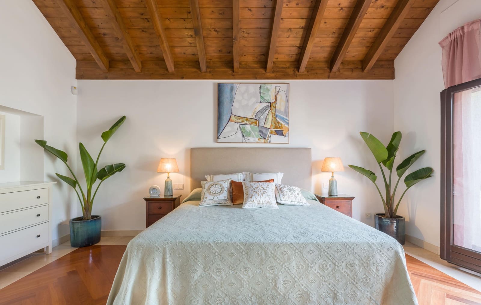 5 bedroom Villa for rent in New Golden Mile with pool - € 12,500 (Ref: 9276527)