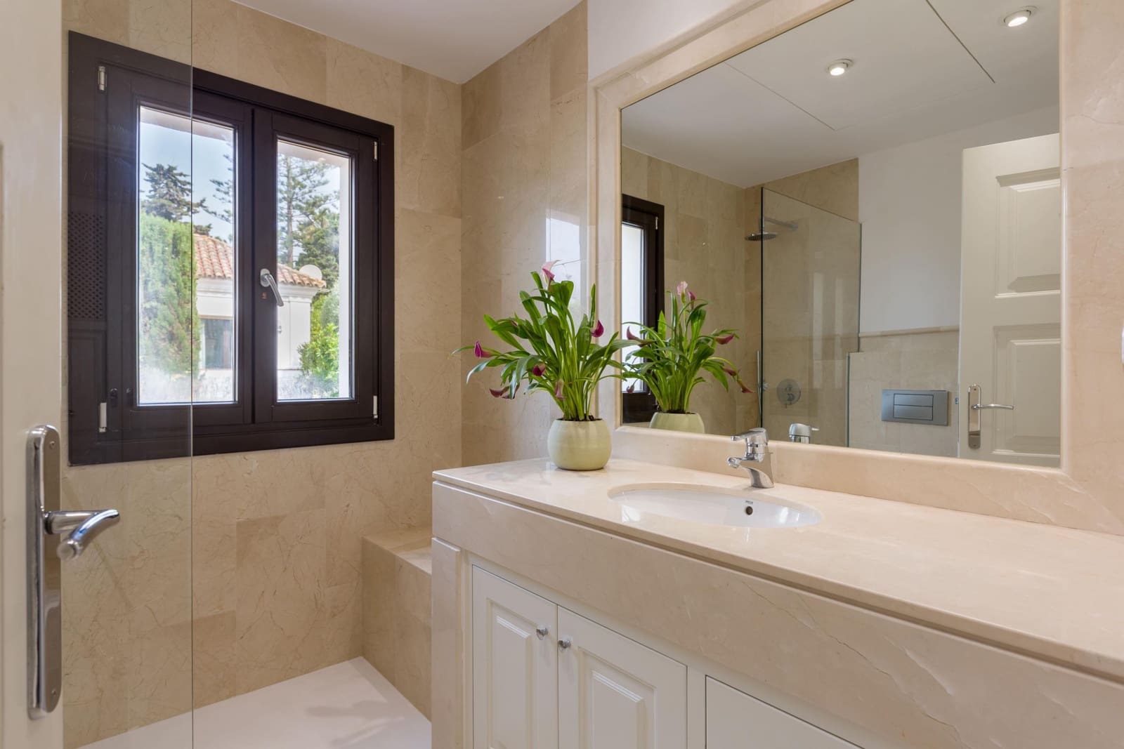 5 bedroom Villa for rent in New Golden Mile with pool - € 12,500 (Ref: 9276527)
