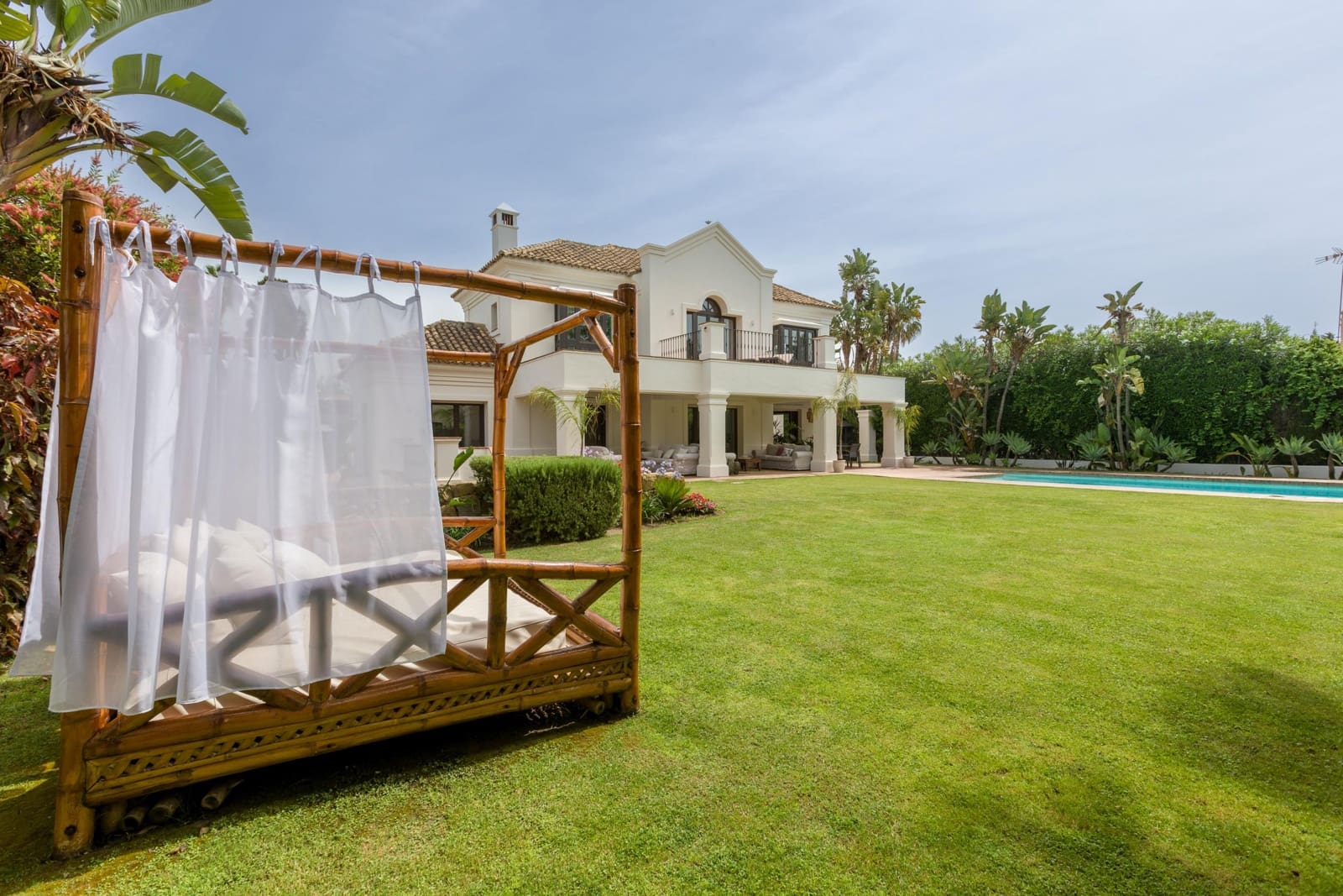 5 bedroom Villa for rent in New Golden Mile with pool garage - € 12,500 (Ref: 9276527)