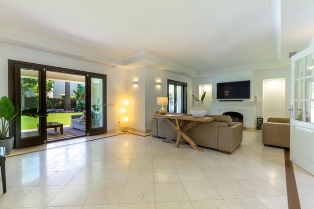 5 slaapkamer Villa te huur in Nueva Atalaya, Estepona met zwembad garage - € 12.500 (Ref: 9276527)