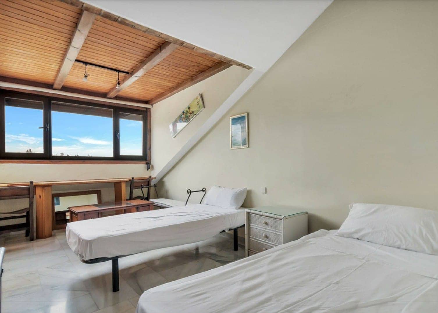 3 soveværelse Penthouse til leje i Nueva Andalucia med swimmingpool - € 2.800 (Ref: 9285664)