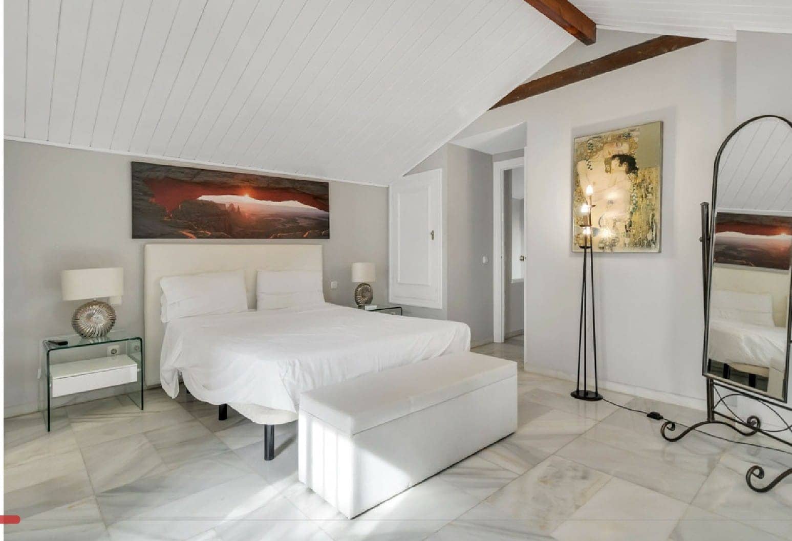 3 soveværelse Penthouse til leje i Nueva Andalucia med swimmingpool - € 2.800 (Ref: 9285664)