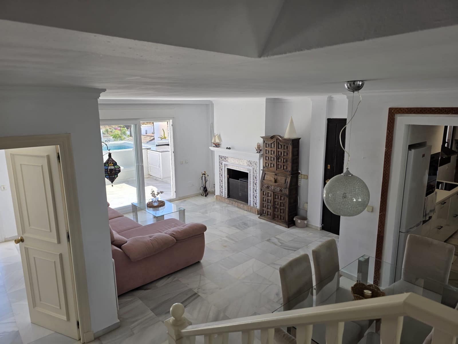 3 soveværelse Penthouse til leje i Nueva Andalucia med swimmingpool - € 2.800 (Ref: 9285664)