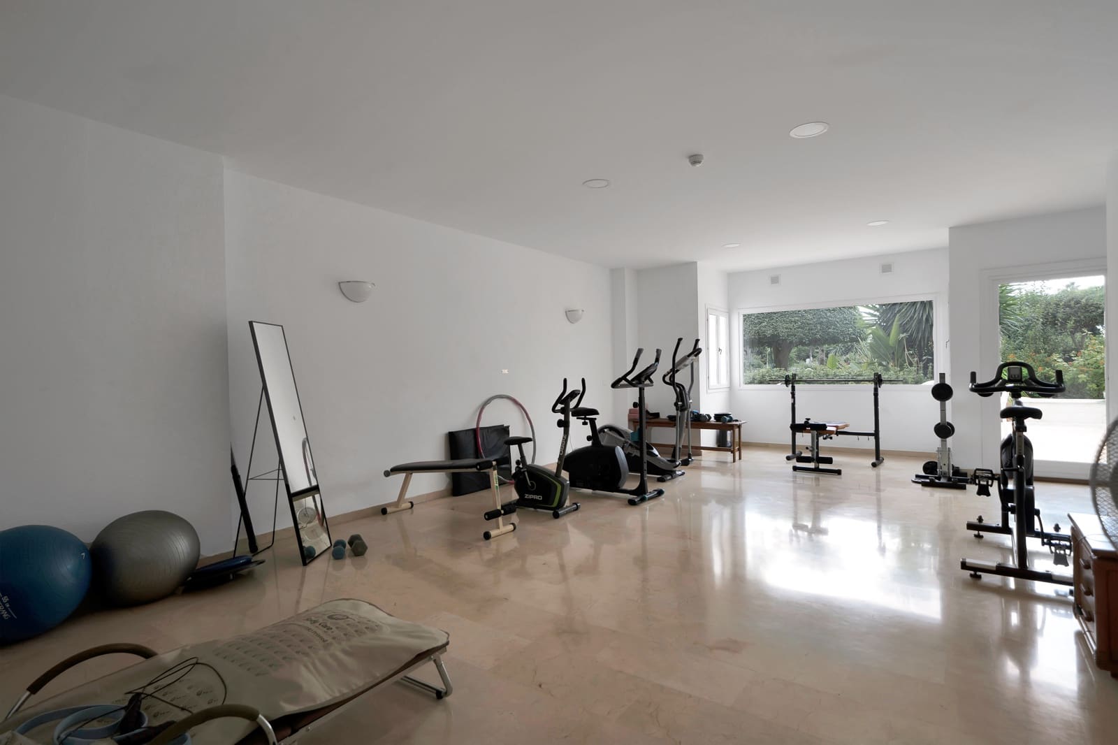 2 soveværelse Lejlighed til salg i New Golden Mile med swimmingpool - € 385.000 (Ref: 9285665)